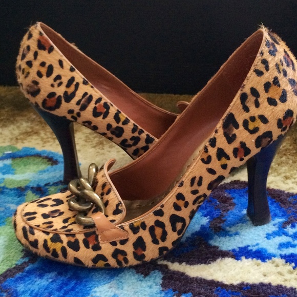 Cheetah Vintage BCBG Heels - Picture 1 of 1